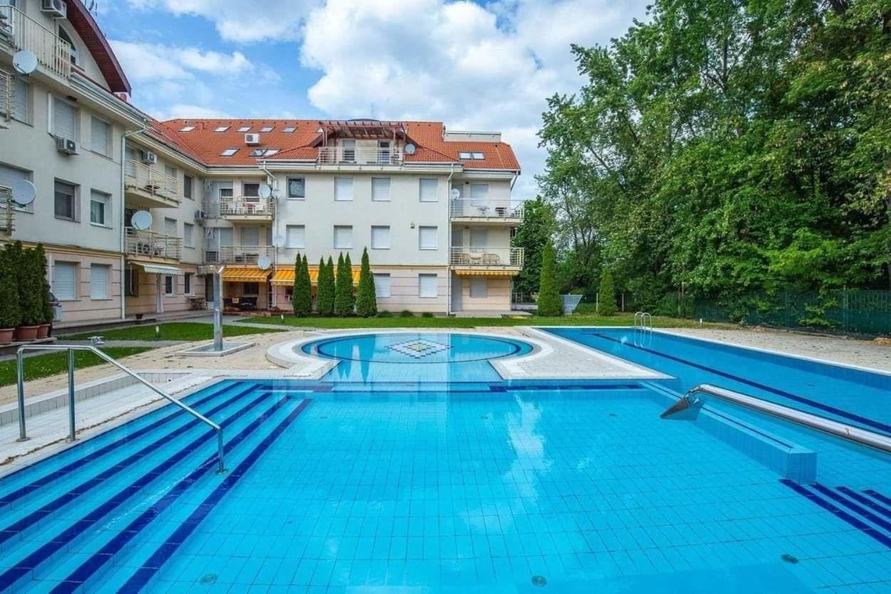 Oázis Wellness Apartman Hajdúszoboszló Esterno foto