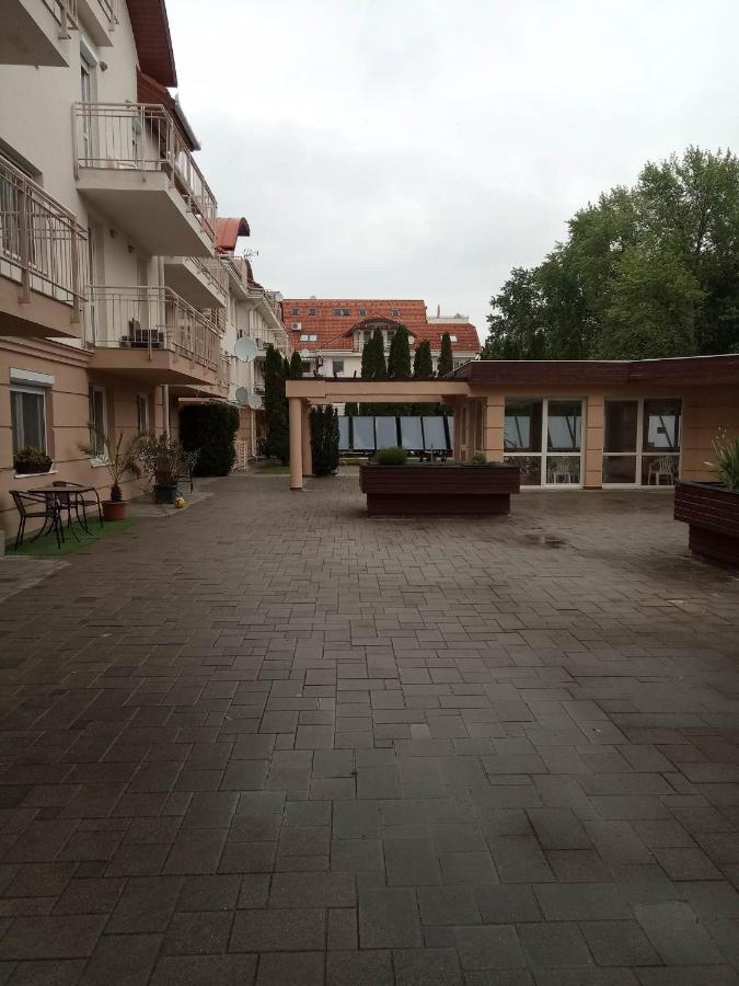 Oázis Wellness Apartman Hajdúszoboszló Esterno foto