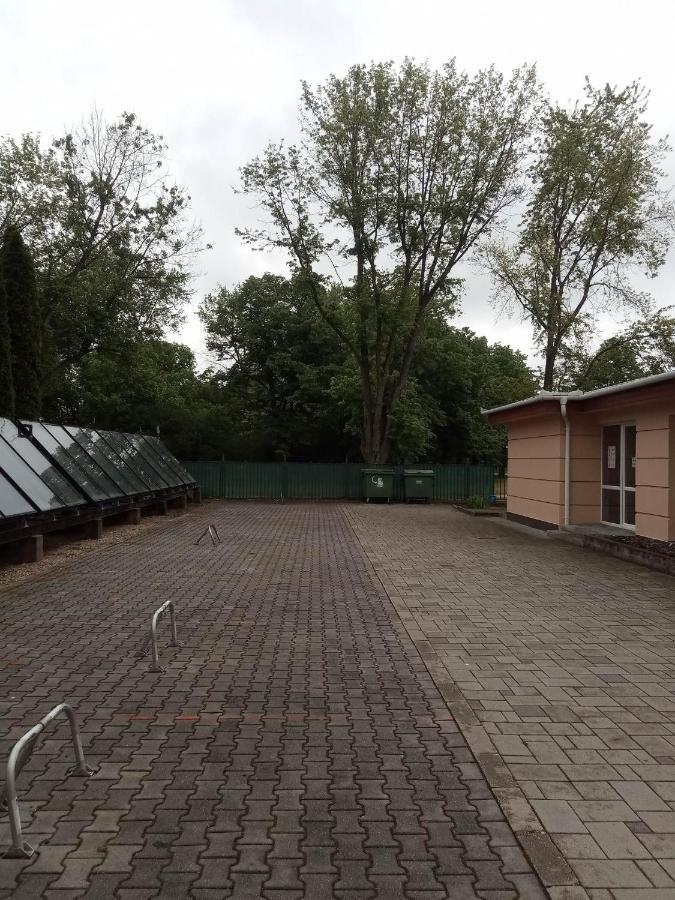 Oázis Wellness Apartman Hajdúszoboszló Esterno foto