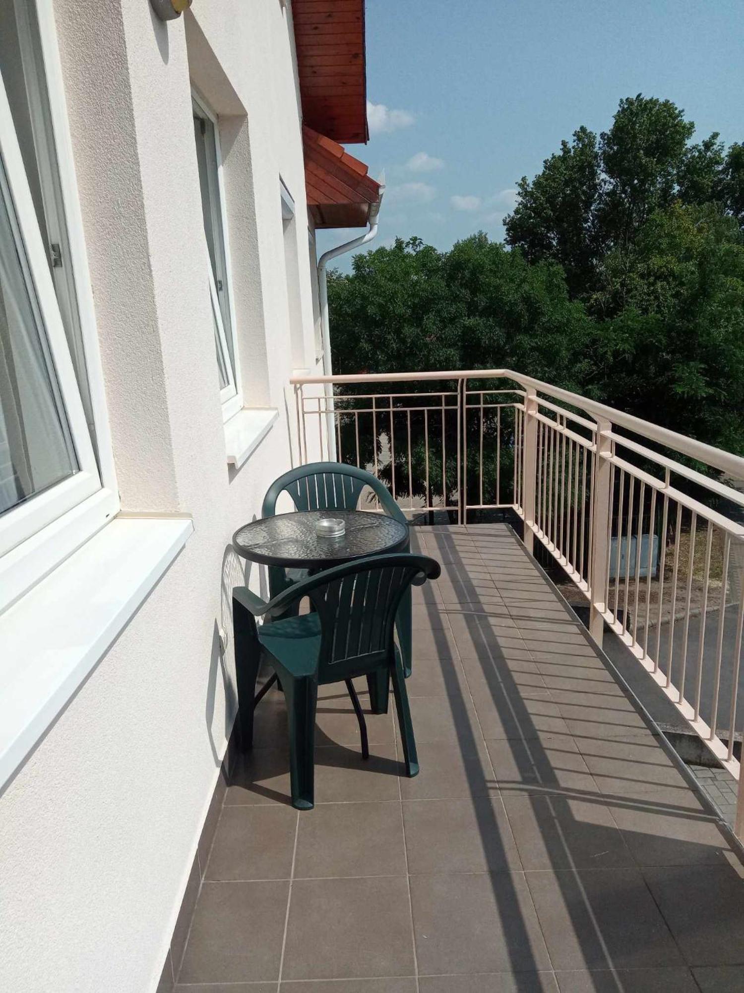 Oázis Wellness Apartman Hajdúszoboszló Esterno foto