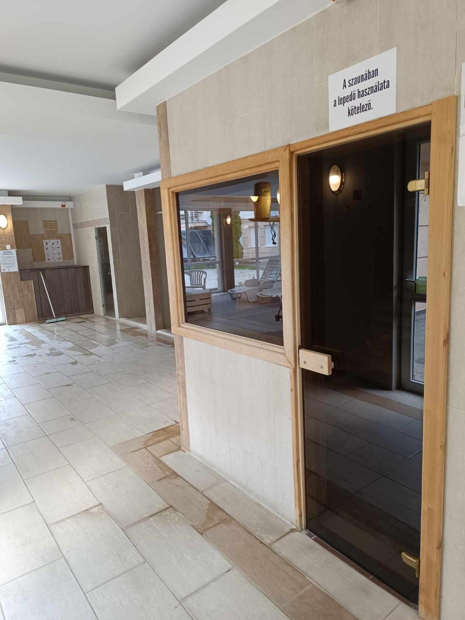 Oázis Wellness Apartman Hajdúszoboszló Esterno foto