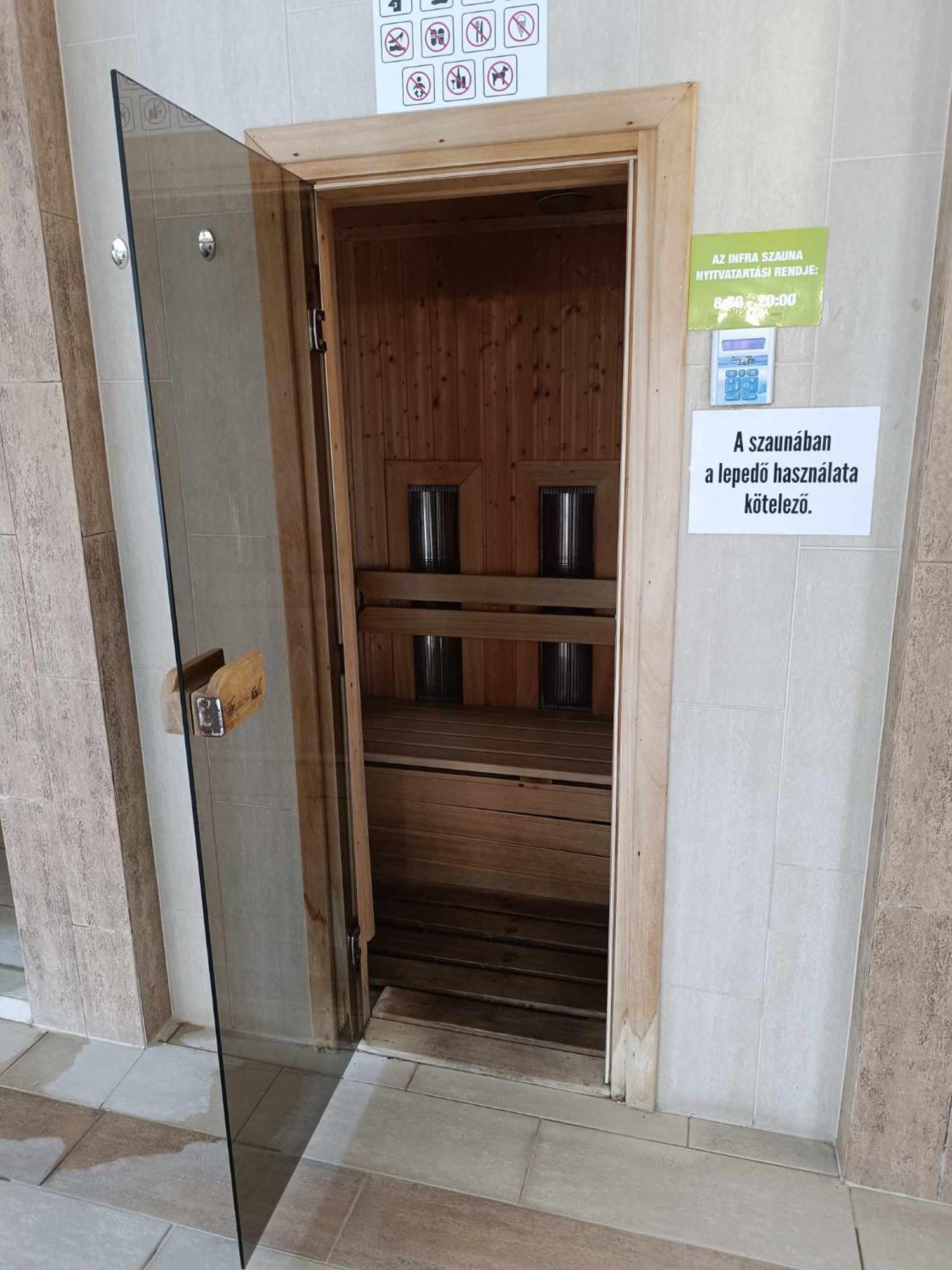 Oázis Wellness Apartman Hajdúszoboszló Esterno foto