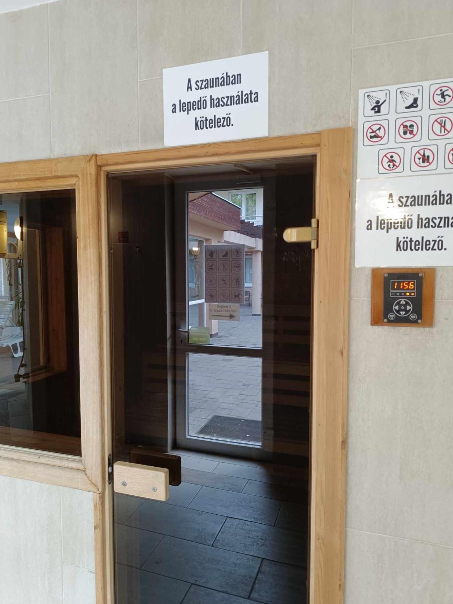 Oázis Wellness Apartman Hajdúszoboszló Esterno foto