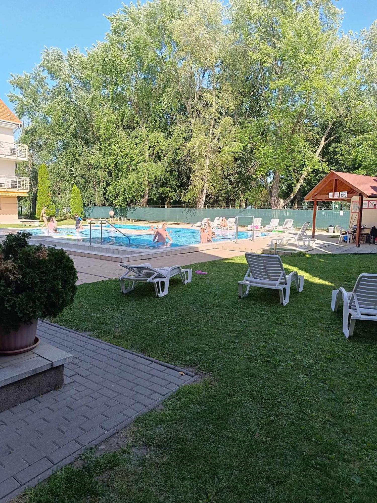 Oázis Wellness Apartman Hajdúszoboszló Esterno foto