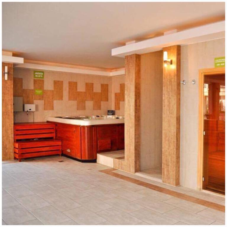 Oázis Wellness Apartman Hajdúszoboszló Esterno foto
