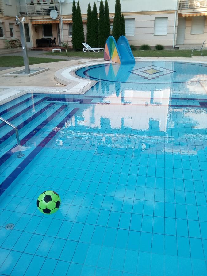 Oázis Wellness Apartman Hajdúszoboszló Esterno foto